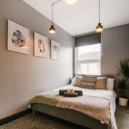 Quiet Location - 3 Bedroom Family House With 3 Shower Room - 2 Parking Spaces 플리머스 외부 사진