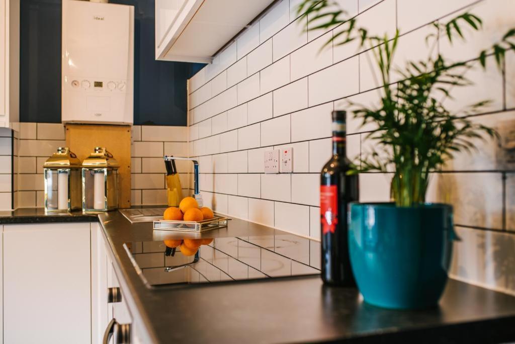 Quiet Location - 3 Bedroom Family House With 3 Shower Room - 2 Parking Spaces 플리머스 외부 사진