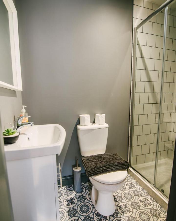 Quiet Location - 3 Bedroom Family House With 3 Shower Room - 2 Parking Spaces 플리머스 외부 사진