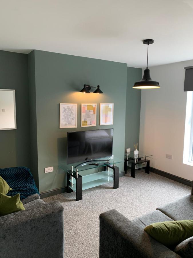 Quiet Location - 3 Bedroom Family House With 3 Shower Room - 2 Parking Spaces 플리머스 외부 사진